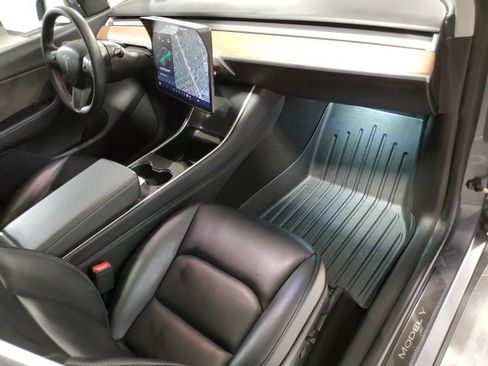 Used 2020 Tesla Model Y Long Range image 25