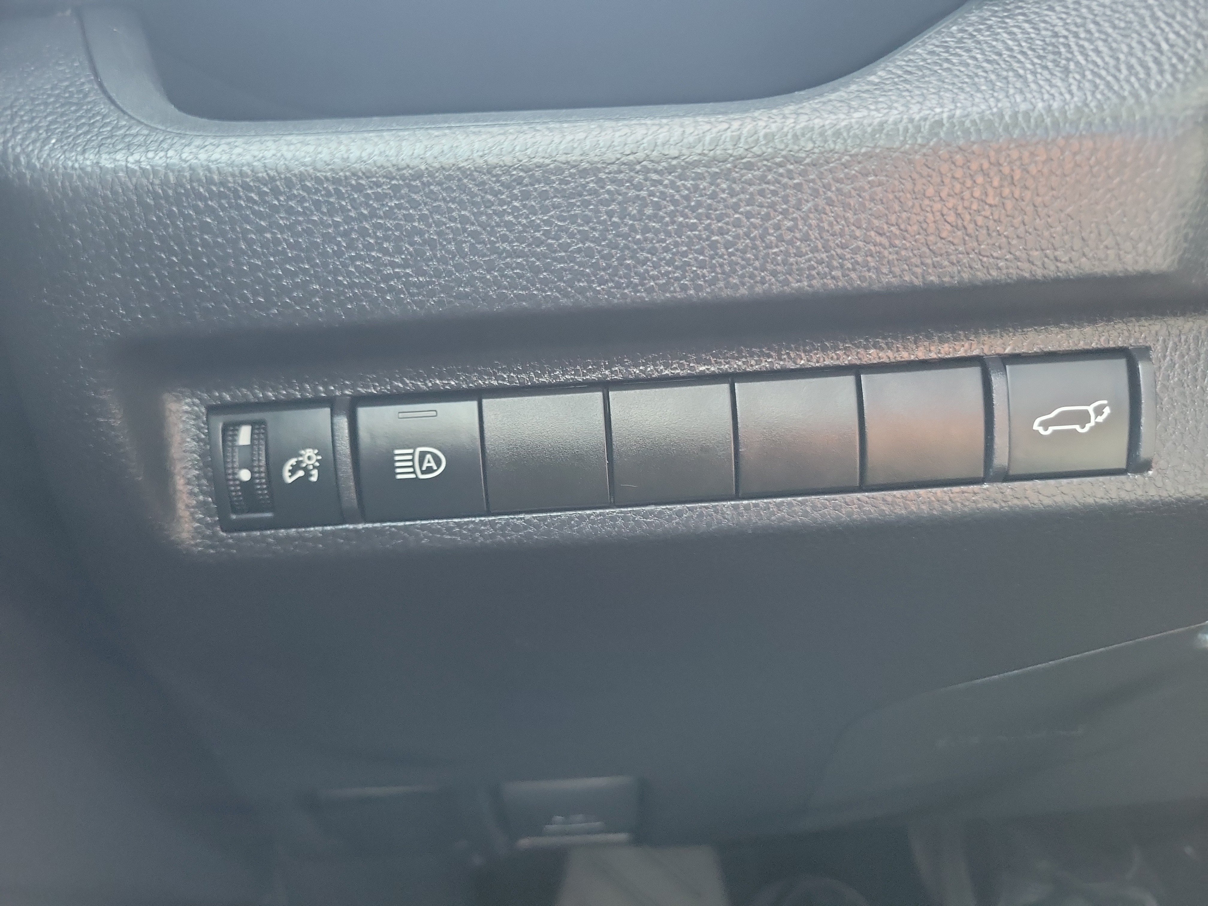 Used 2024 Toyota RAV4 XLE w/ Convenience Package FWD image 30