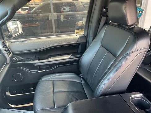 Used 2019 Ford Expedition XLT w/ Equipment Group 202A AWD/4WD image 12