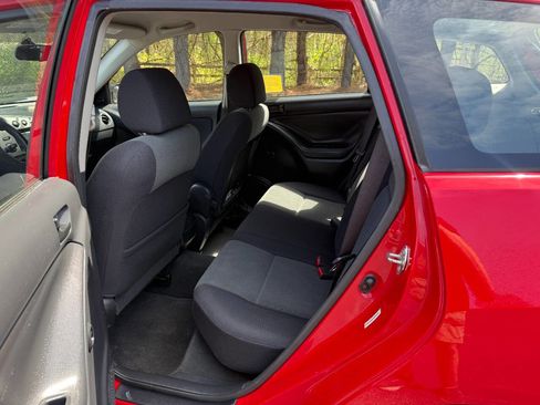 Used 2004 Toyota Matrix FWD image 11