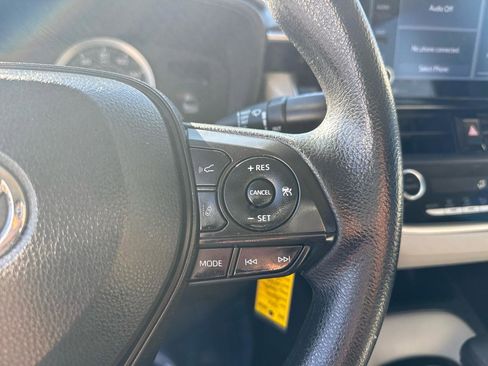 Used 2022 Toyota Corolla LE image 16
