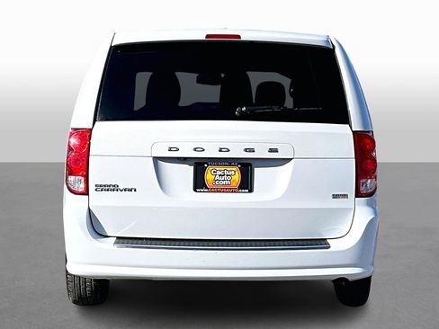 Used 2018 Dodge Grand Caravan SE w/ UConnect Hands-Free Group image 4