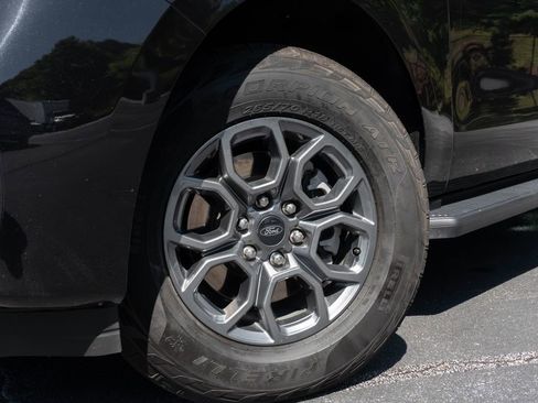Used 2025 Ford Expedition Active RWD image 2