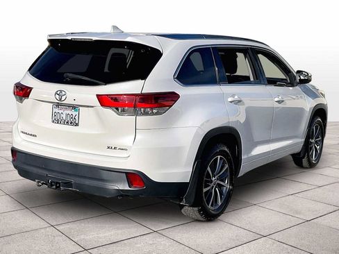 Used 2018 Toyota Highlander XLE AWD/4WD image 14