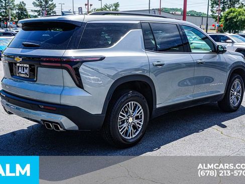 Used 2025 Chevrolet Traverse LT AWD/4WD image 6
