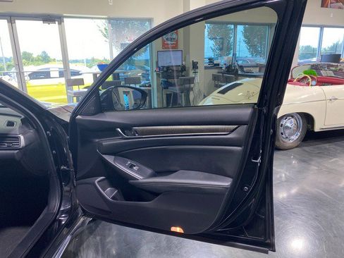 Used 2020 Honda Accord Touring image 19