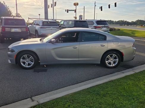 Used 2015 Dodge Charger SE w/ Popular Equipment Group RWD image 4