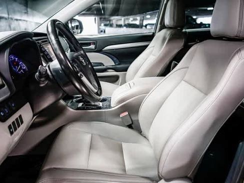 Certified 2019 Toyota Highlander XLE image 18