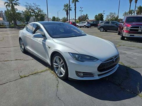 Used 2015 Tesla Model S 90D image 2