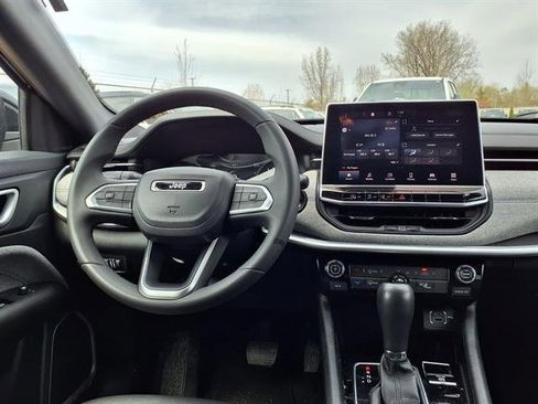 Certified 2024 Jeep Compass Latitude AWD/4WD image 5