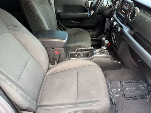 Used 2020 Jeep Wrangler Unlimited Sahara AWD/4WD image 22