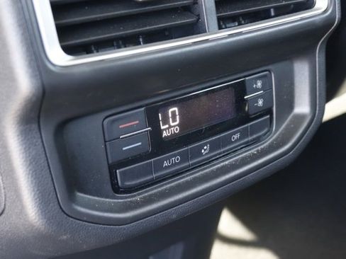 Used 2024 Volkswagen Atlas Peak Edition SE image 19