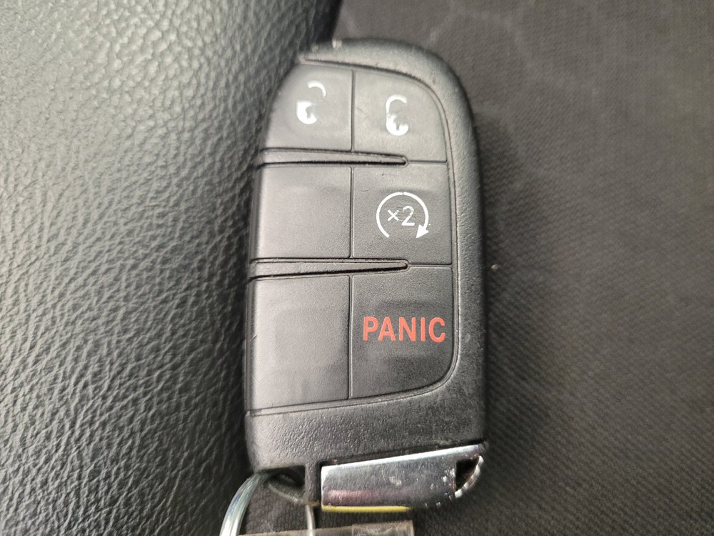 Used 2018 Jeep Compass Latitude w/ Safe & Security Group FWD image 32