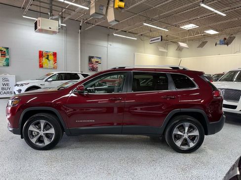 Used 2019 Jeep Cherokee Limited AWD/4WD image 2