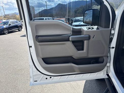 Used 2016 Ford F150 XLT image 16