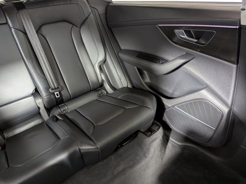 Used 2022 Audi Q8 Prestige image 14