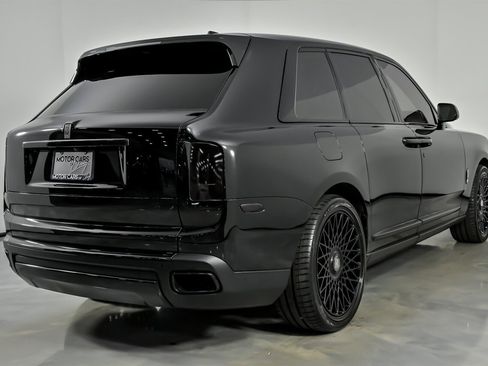 Used 2022 Rolls-Royce Cullinan w/ Dark Exterior Package image 12