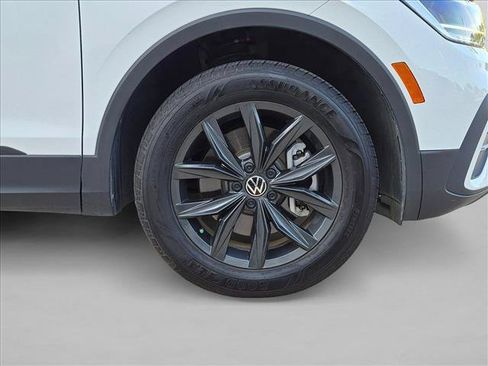 Used 2024 Volkswagen Tiguan SE w/ MDO Package, Three-Row FWD image 23