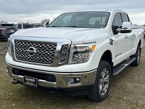 Used 2018 Nissan Titan SL w/ Chrome Package image 5