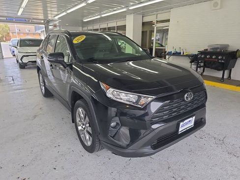 Used 2020 Toyota RAV4 XLE Premium image 7