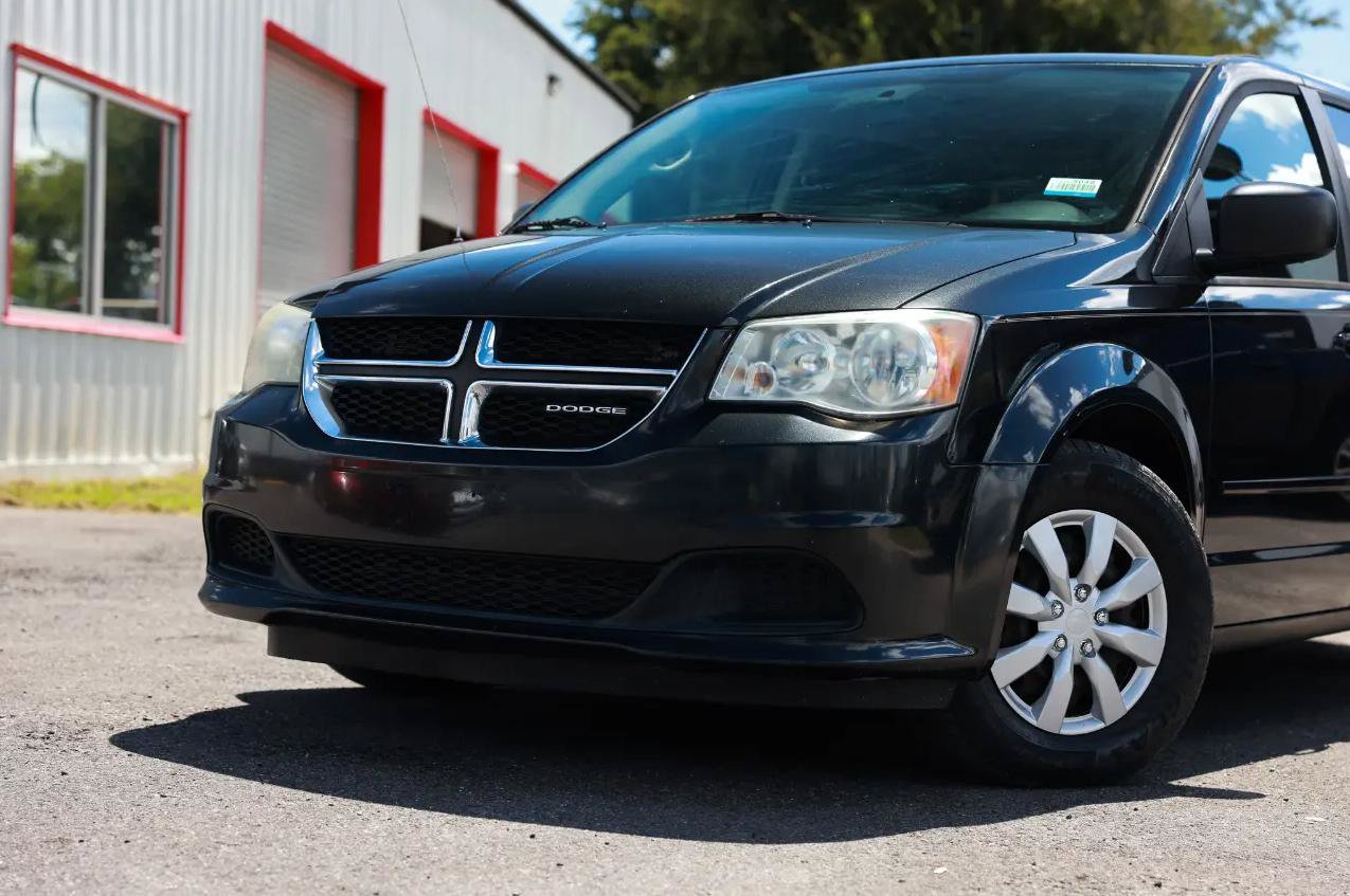Used 2011 Dodge Grand Caravan Express FWD image 24