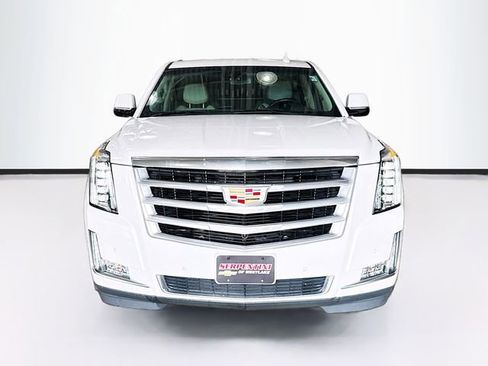 Used 2019 Cadillac Escalade ESV Luxury image 4