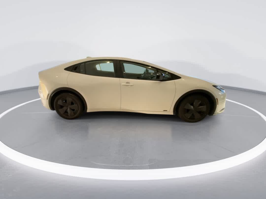 Used 2024 Toyota Prius LE AWD/4WD image 9