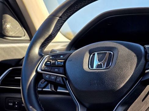 Used 2019 Honda Accord Touring image 12
