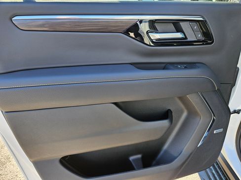 New 2025 Chevrolet Suburban Premier image 15