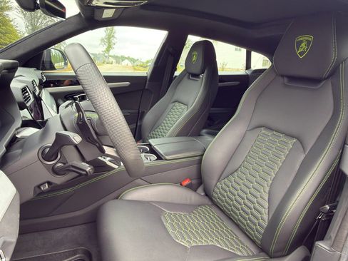 Used 2020 Lamborghini Urus AWD/4WD image 29