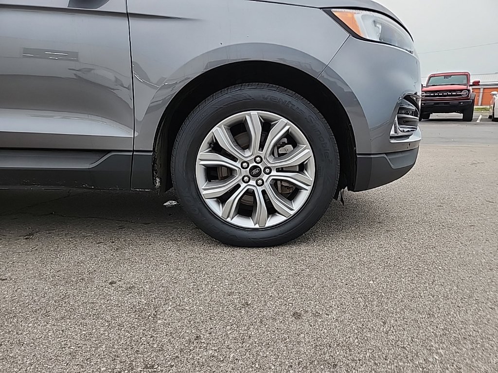 Used 2024 Ford Edge Titanium AWD/4WD image 3
