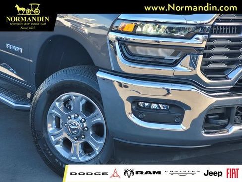 Used 2025 RAM 2500 Big Horn AWD/4WD image 3