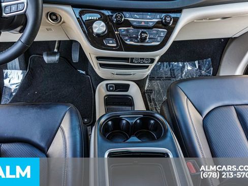 Used 2023 Chrysler Pacifica Touring-L FWD image 47