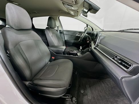 Used 2025 Kia Sportage LX FWD image 28