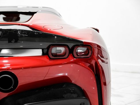Used 2022 Ferrari SF90 Spider image 36
