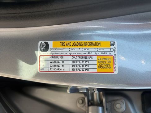 Used 2024 GMC Terrain SLE AWD/4WD image 30