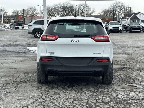 Used 2014 Jeep Cherokee Sport image 5