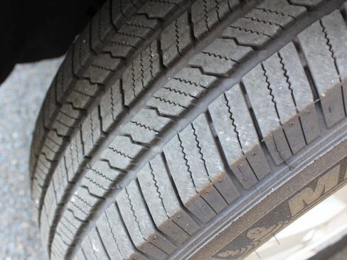 Used 2011 Jeep Grand Cherokee Laredo image 4