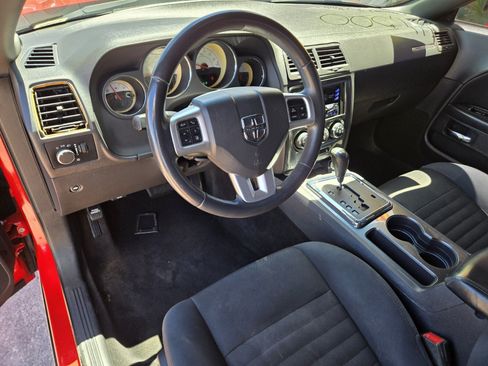 Used 2014 Dodge Challenger SXT RWD image 6