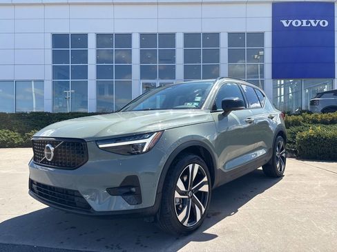 Used 2025 Volvo XC40 B5 Ultra w/ Protection Package Premier image 42