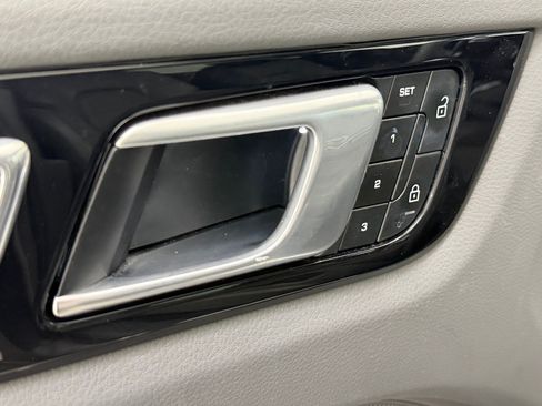 Certified 2023 Porsche Cayenne AWD/4WD image 29