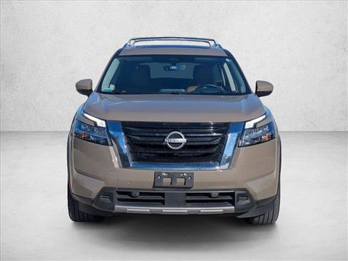 Used 2024 Nissan Pathfinder Platinum image 2