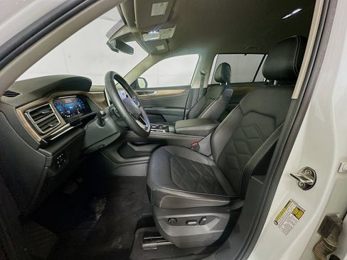 Used 2025 Volkswagen Atlas SE image 13