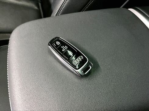 Used 2023 Audi Q8 Prestige w/ Prestige Package image 13