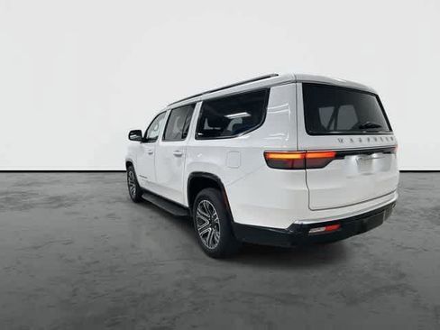 Used 2024 Jeep Wagoneer L Series II w/ Flexible Seating Group RWD image 2