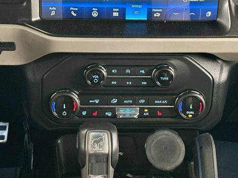 Used 2022 Ford Bronco Wildtrak AWD/4WD image 13