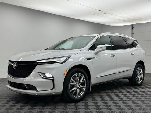 Used 2023 Buick Enclave Essence w/ Experience Buick Package image 2