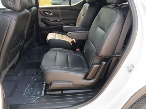Used 2023 Chevrolet Traverse LT FWD image 16