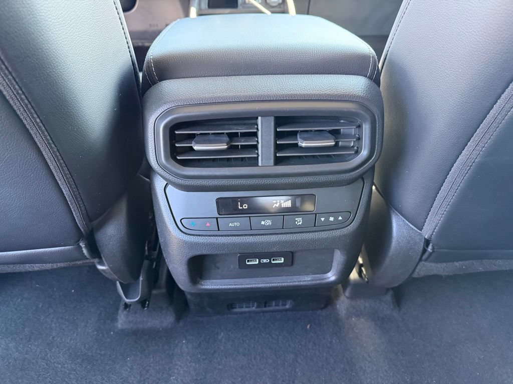 Used 2023 Honda Pilot Touring image 18