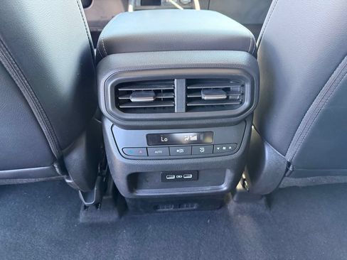 Used 2023 Honda Pilot Touring image 18